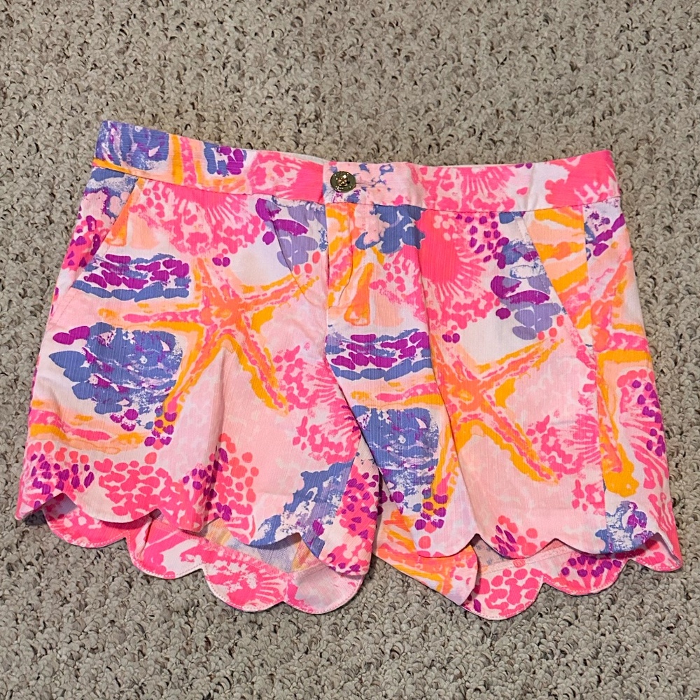 Lilly Pulitzer Buttercup Scallop Shorts - Pink Starfish - Size 6 - Like New